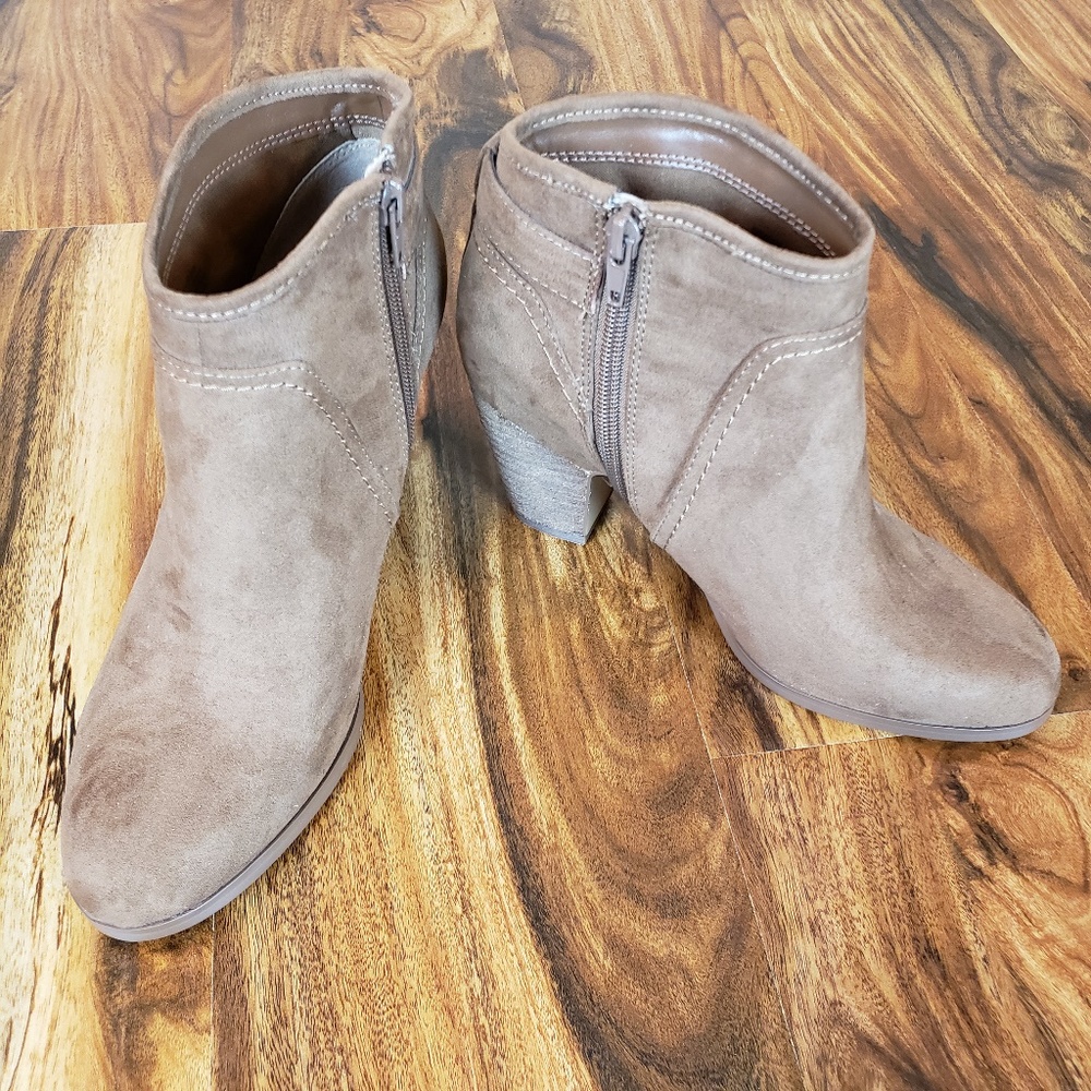 Crown Vintage Karissa Suede Bootie - 8